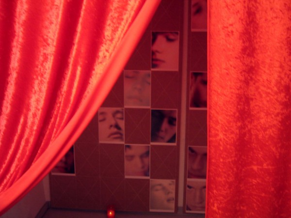 Centrik Isler, _tender distortion_, Les Complices* 2003