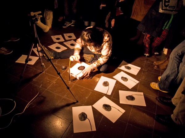 Quynh Dong, _Gestern_, Performance, Les Complices* 2008