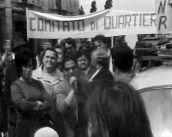 Still from _Il fitto dei padroni non lo paghiamo più_, by Videobase, 1972
